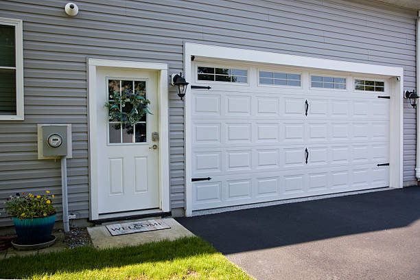 24/7 Emergency Garage Door Roller Replacement experts in Stanton, MI